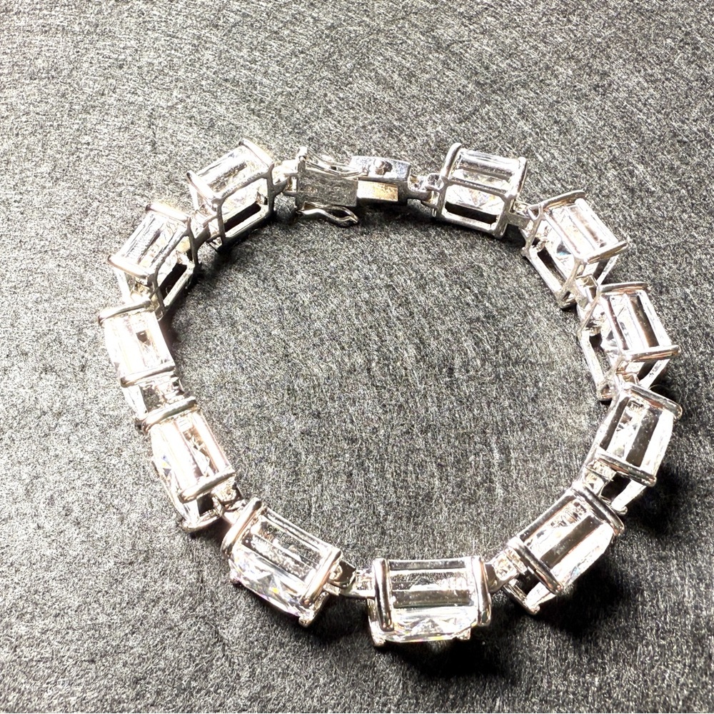 Source Unknown Silver and White Bracelet with Sparkling Stones